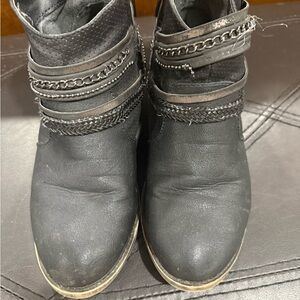 Kohl's Black Ankle Boots with Chain Accents